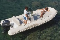 Location bateau semi rigide au départ de Golfe Juan Alpes maritimes 06 avec location bateaux 06