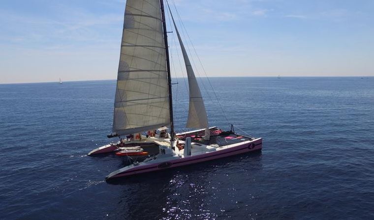 Privatiser votre bateau catamaran pour vos évenement sur la côte d'Azur, EVF, EVG, anniversaire en bateau