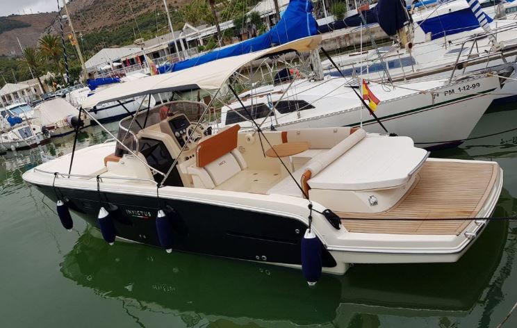 Location bateau Invictus Yacht au départ de Nice - Port Saint Laurent disponible avec skipper