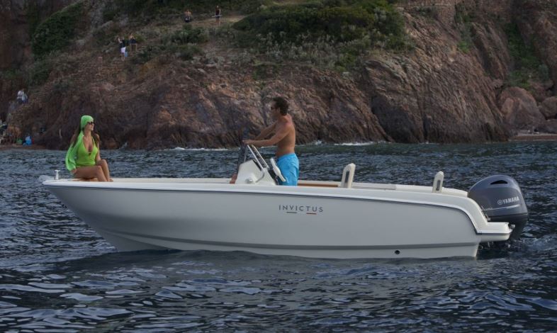 Louer votre bateau à petit prix au départ de Nice Port Saint Laurent