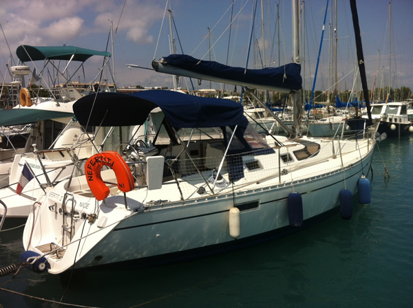 location bateau moteur et voilierà quai à Saint-Laurent-du-var