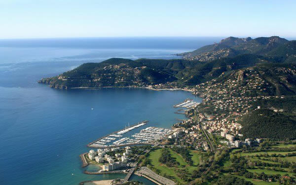 Balade en bateau, location yacht à Mandelieu-la-Napoule Alpes maritimes